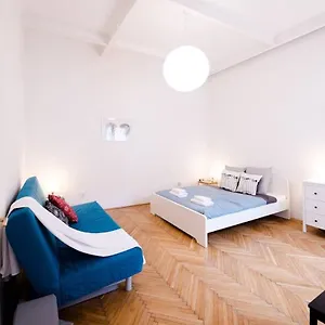 https://central-and-cozy-home-in-the-very-center.inbudapesthotels.com